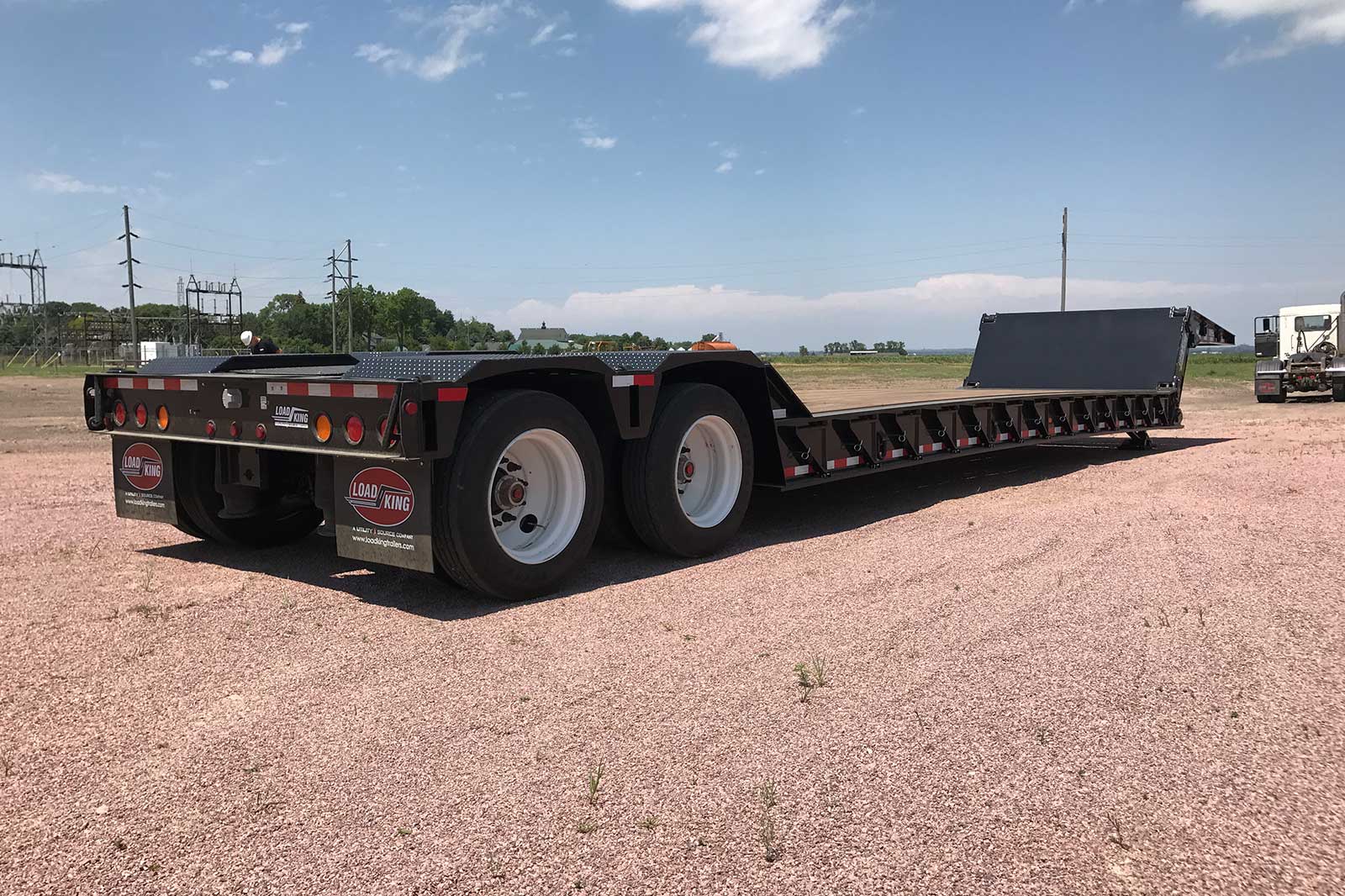 Load King 453-4-DFP/DFM Folding Gooseneck Trailer