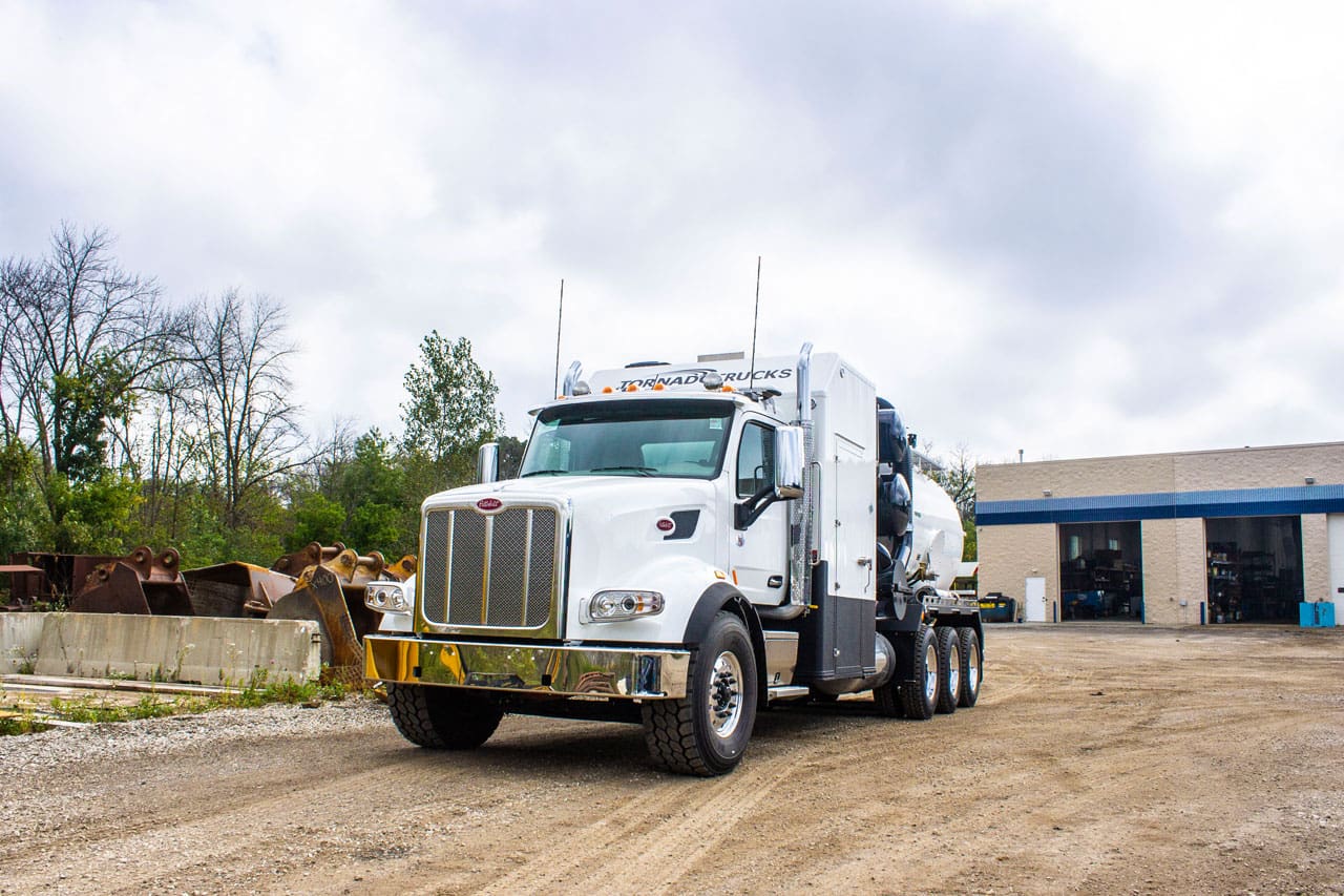 Tornado F4 Eco-Lite Hydrovac Truck on a Peterbilt