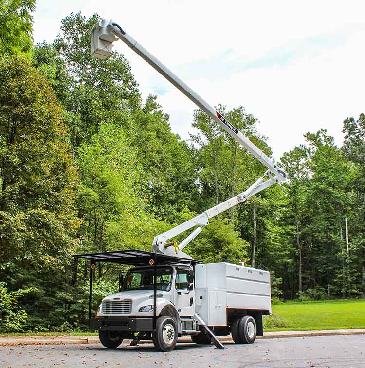 Forestry Bucket Truck with Boom in Air