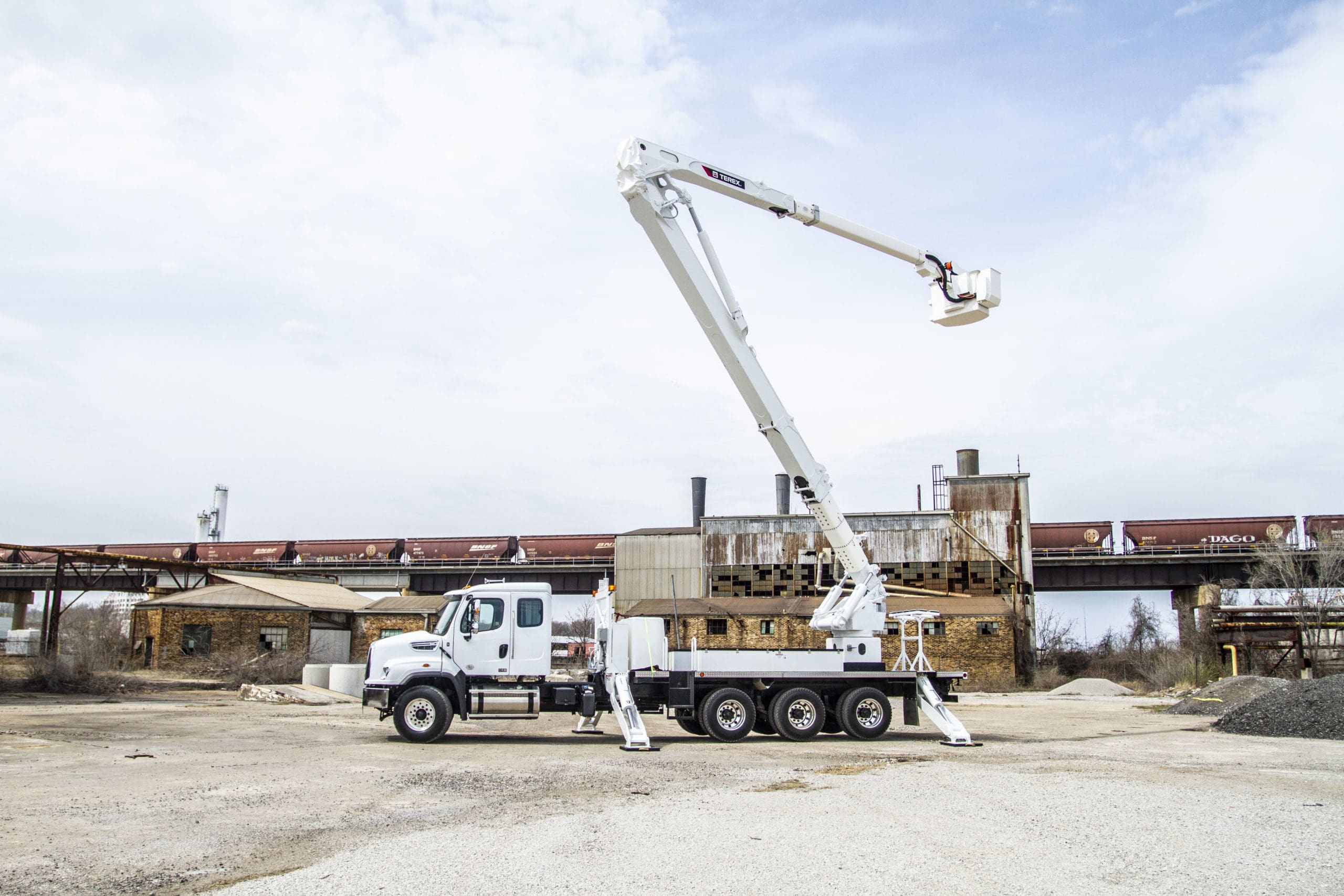 Terex TM125 insulated bucket truck