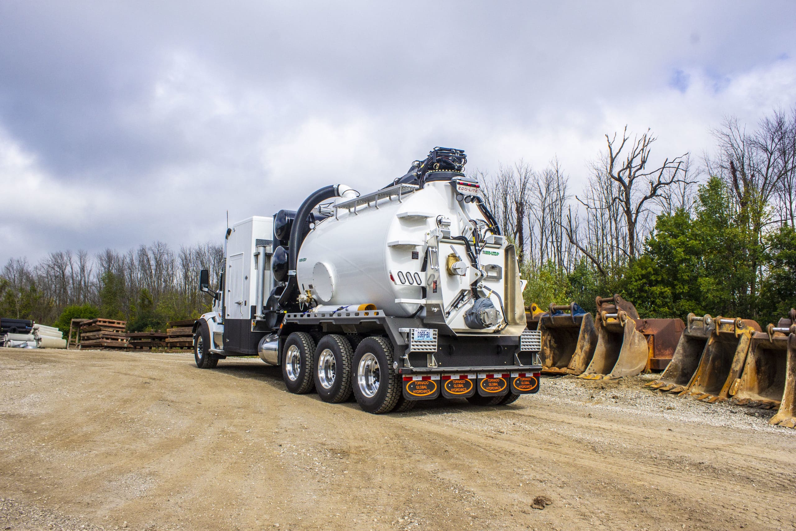 Tornado F4 hydrovac truck