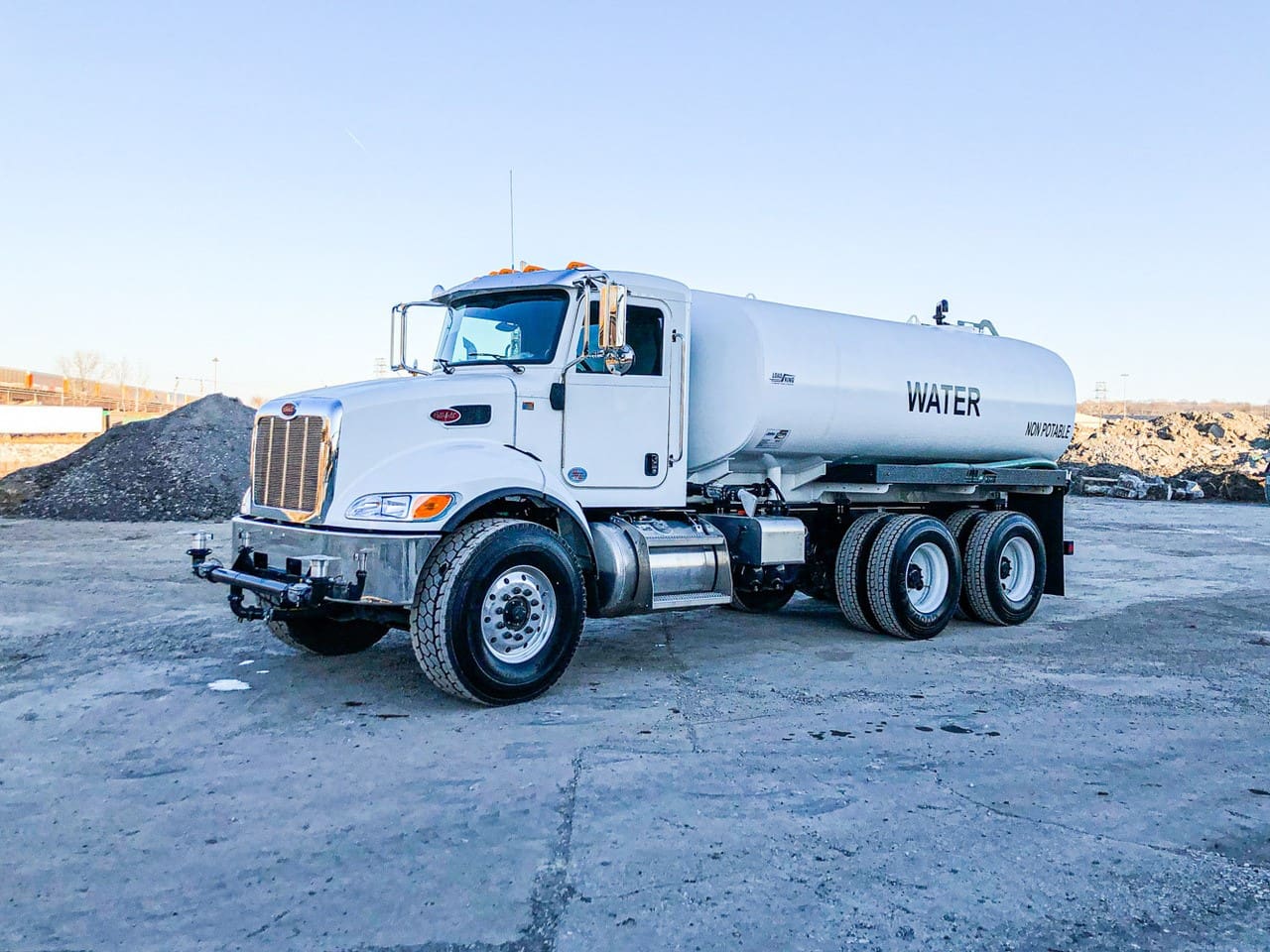 Load King 4000 Gallon Water Truck